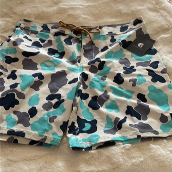Men’s board shorts